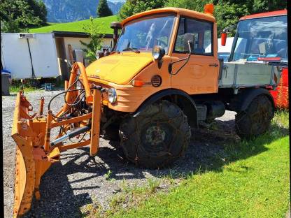 Bild 5:Daimler Benz Unimog 421 mit Schneepflug