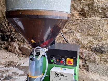 Bild 4:Förster Lämmertränkeautomat