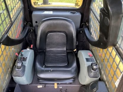 Bild 9:Komatsu SK714 Kompaktlader