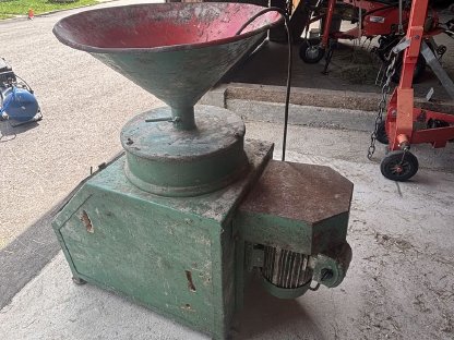 Bild 2:Getreidemühle Voran