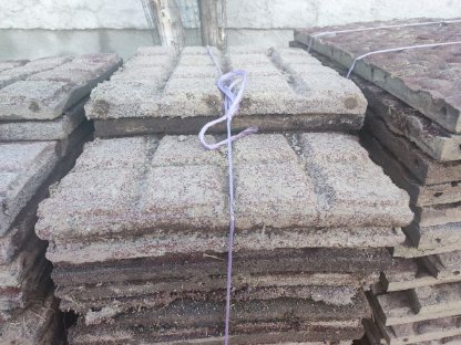 Bild 8:Robuste Fallschutzmatten, viereckig, ideal für Pferde