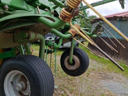 Bild 4:Heuwender Kreiselheuer KRONE KW 7.92