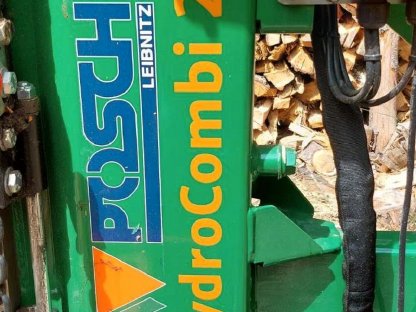 Bild 5:Posch HydroCombi 24 mit Funkseilwinde 750 Holzspalter