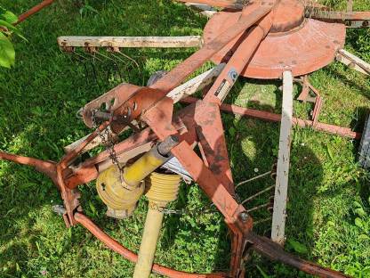 Bild 3:Kreiselschwader Fahr KS80 DH