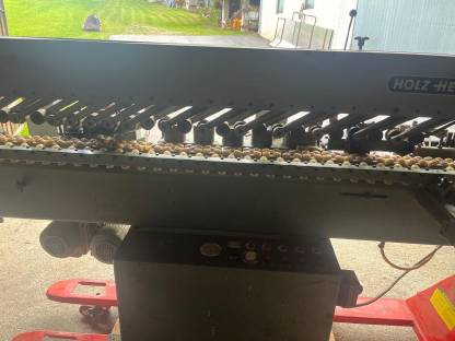 Bild 7:Holzher Kantenanleimmaschine