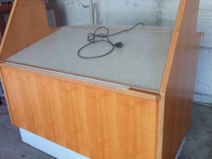 Bild 5:Verkaufsvitrine Vitrine Brot Gemüse