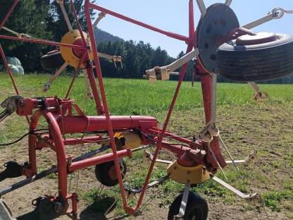 Bild 6:Kreiselheuer Pöttinger HIT54N