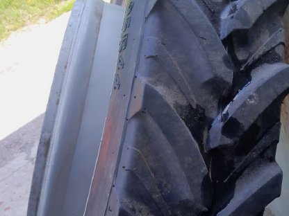 Bild 2:Zwillingsreifen 270/95-44