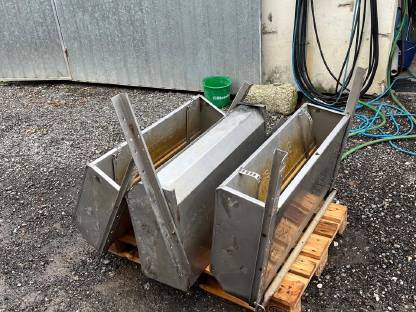 Bild 2:Ferkelfutterautomaten