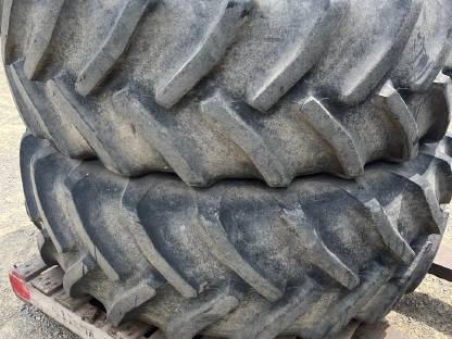 Bild 2:New Holland TS100 Kompletträder