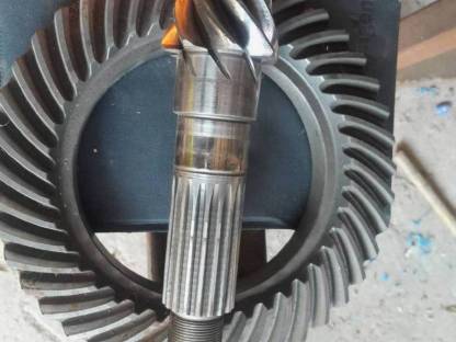 Bild 2:Steyr Tellerrad und Triebling 8060- 8075