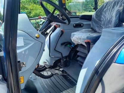 Bild 8:New Holland TD5040 Traktor Schlepper kein Case JX JXU Steyr