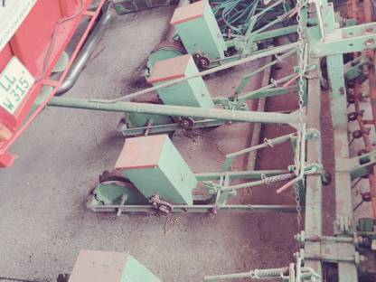 Bild 2:4-reihige Maissetzmaschine