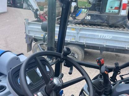 Bild 7:Traktor New Holland T5.90