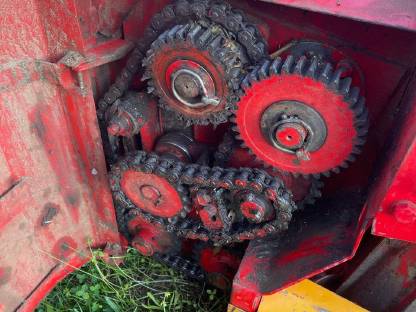 Bild 6:Pöttinger Einzelreiher Maishäcksler GT