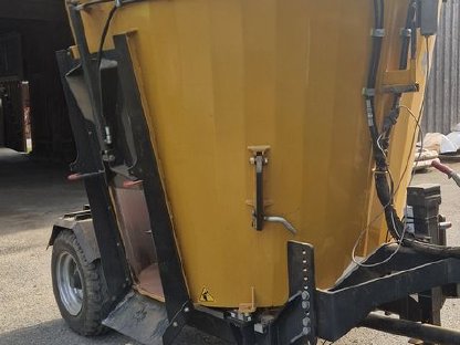 Bild 8:Mammut PM 4 A Futtermischwagen