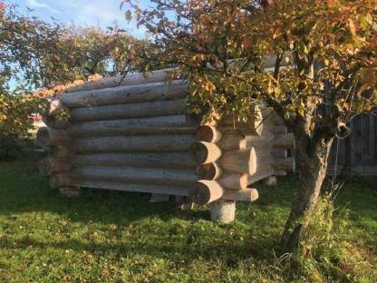 Bild 7:Gebrauchte Blockhütte