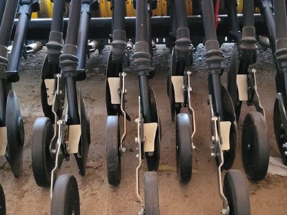 Bild 4:Pöttinger Kreiselegge mit Sämaschine Lion 302