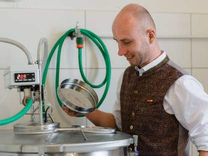 Bild 2:Essigproduktion / Lohnveredelung