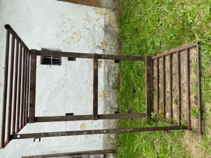 Bild 8:Taarup Mulcher SKT 1500, Palettengabel und Arbeitsbühne