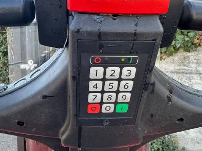 Bild 3:Deichselhochhubwagen Stapler BT SPE125L