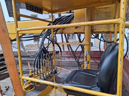 Bild 2:Krüger Heukran mit Knickarm und Telearm