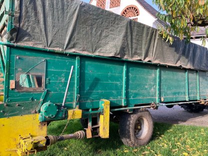 Bild 2:Hackguthänger 12,5 m³ mit Querförderschnecke