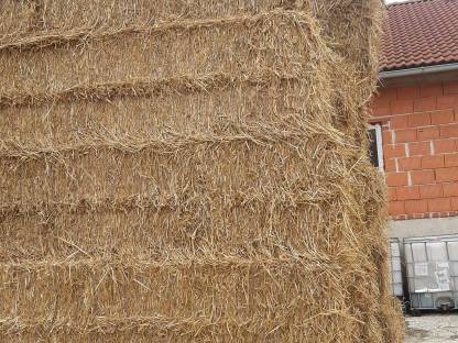 Bild 2:Strohballen geschnitten