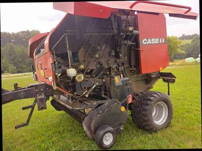 Bild 3:Case RB 454 Strohpresse