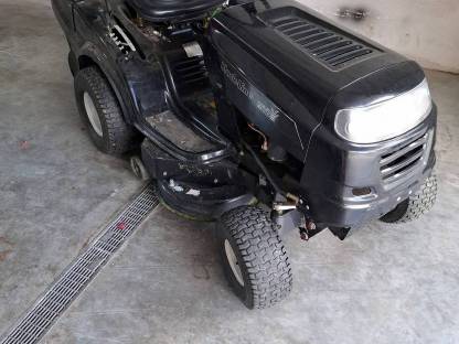 Rasenmähtraktor MTD Black Line