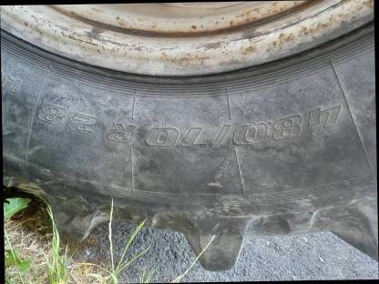 Bild 3:Traktor Reifen 480/70 R28