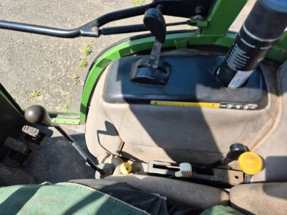 Bild 7:John Deere 4400 Traktor Schneeschild & Salzstreuer