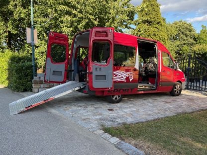 Mercedes Sprinter 209 behindertengerecht mit Rollstuhlrampe