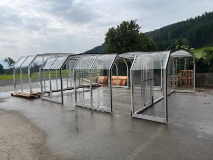 Bild 2:Poolüberdachung