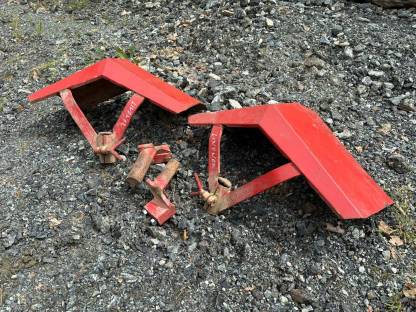 Bild 3:Kotflügel vorne Lindner Traktor