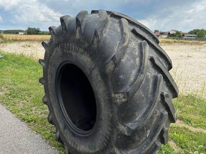 Reifen 800/70R32