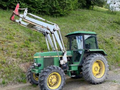 John Deere 3040