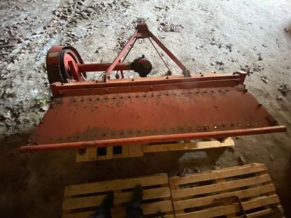 Bild 4:Taarup Mulcher SKT 1500, Palettengabel und Arbeitsbühne