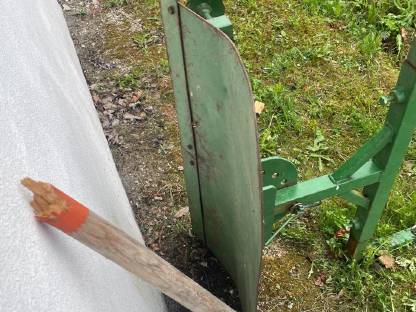 Bild 3:Schneeschild für Schneefräse