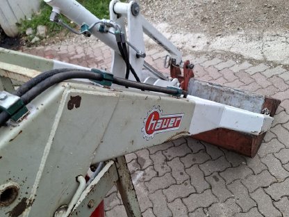 Bild 2:Hydraulischer Frontlader Hauer Oberrahmen N