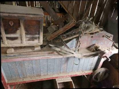 Bild 3:Alte Dreschmaschine und Windmühle und anderesachen