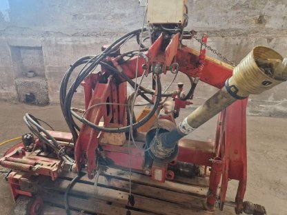 Bild 3:Unterstockfräse Weinbau Humus Planet