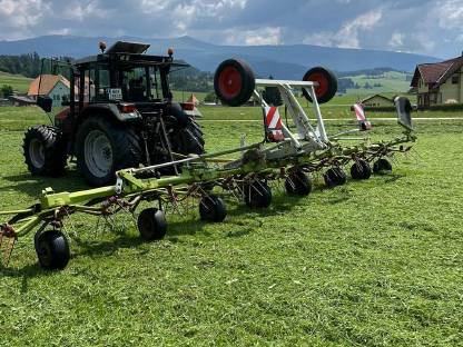 Bild 4:Claas Volto 900T