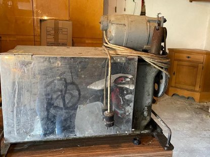 Bild 2:Abfüllanlage mit Filter, Flaschenwaschmaschine