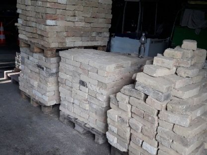 Bild 3:Mauerziegel ca. 28/29 x 14 x 7 cm / ca. 1.010 Stk.