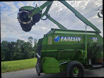 Bild 6:Futtermischwagen Faresin TMR 850