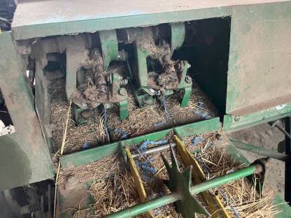 Bild 4:Kleinballenpresse John Deere 221