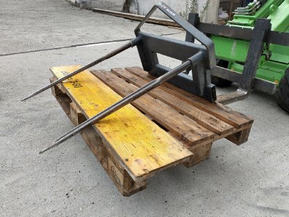 Rundballenspieß Avant Hoflader