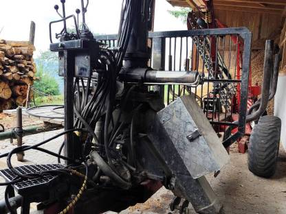 Bild 3:Patu Rückewagen 100 mit Kran 655