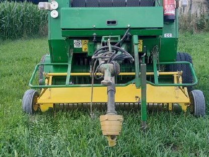 Bild 2:John Deere 590 Rundballenpresse